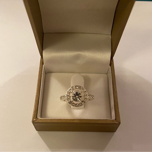 Vintage Avon Sterling Silver Solitaire Ring - Picture 3 of 7